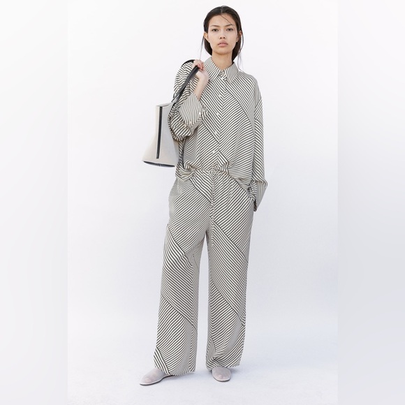 H&M NWOT Geometric Print Pattered Pull on Pants Drawstrings Size L Satin Striped - Picture 3 of 8